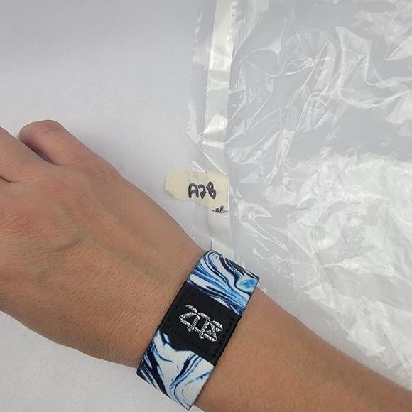 New opened white star 0132 Zox bracelet size small fits 6" - 6.5" wrist - Picture 4 of 4